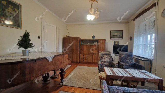 Eladó családi ház, Ácson 38.99 M Ft, 2 szobás