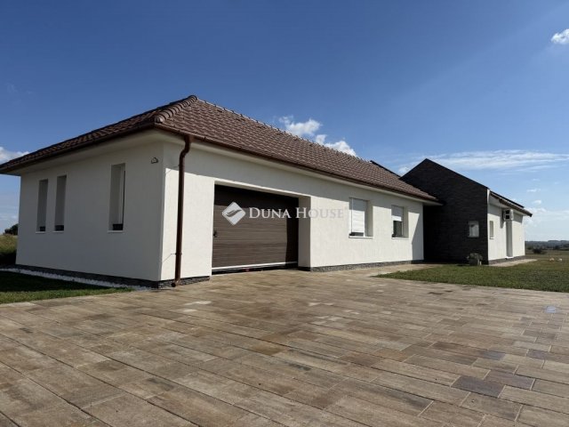 Eladó családi ház, Vilonyán 125 M Ft, 3+2 szobás