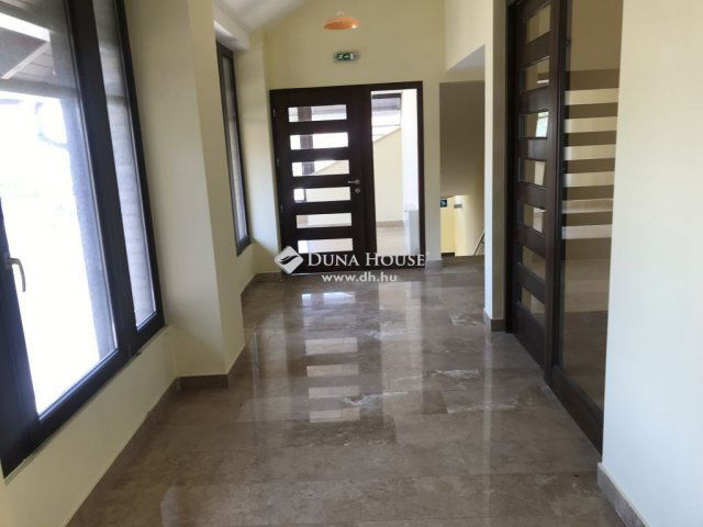 Eladó családi ház, Balatonfüreden 350 M Ft, 4 szobás