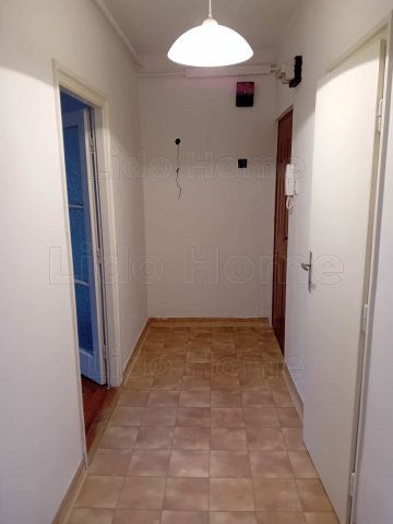 Eladó téglalakás, Várpalotán 27.5 M Ft, 2 szobás