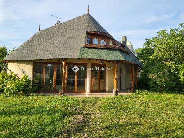Eladó nyaraló, Balatonakarattyán 155 M Ft, 5 szobás