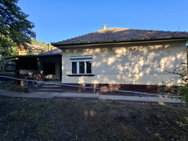 Eladó családi ház, Úrin 35 M Ft, 3+1 szobás