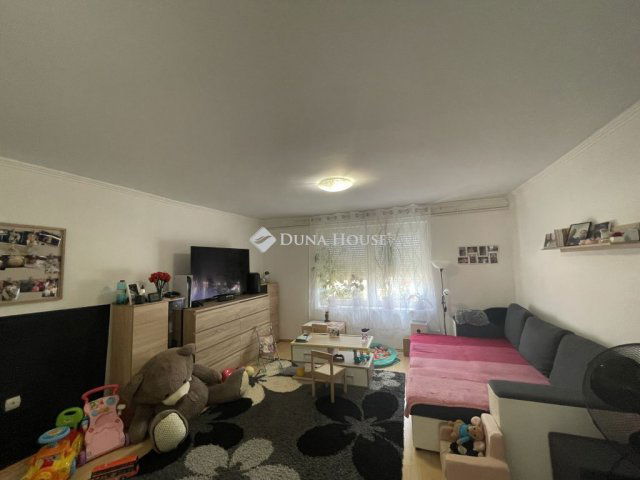 Eladó családi ház, Dunaalmáson 54.9 M Ft, 4 szobás