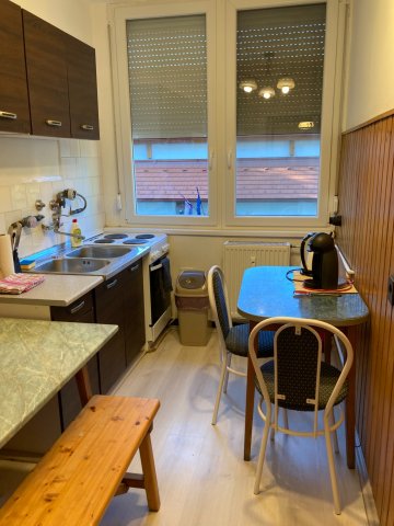 Kiadó panellakás, albérlet, Pécsett 160 E Ft / hó, 2 szobás