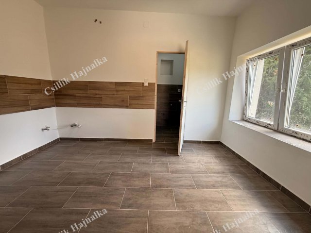 Eladó családi ház, Újszászon 35 M Ft, 3+1 szobás
