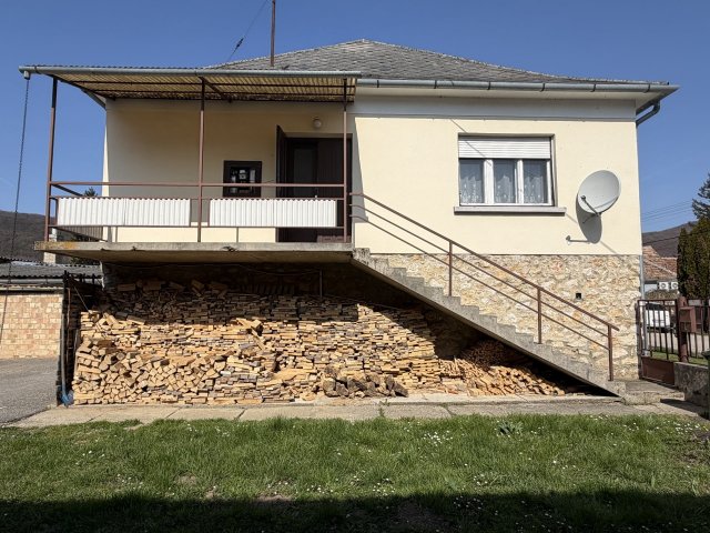 Eladó családi ház, Bakonybélben 71.9 M Ft, 4 szobás