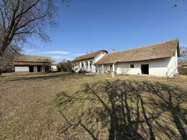 Eladó családi ház, Tiszaburán 6 M Ft, 3 szobás