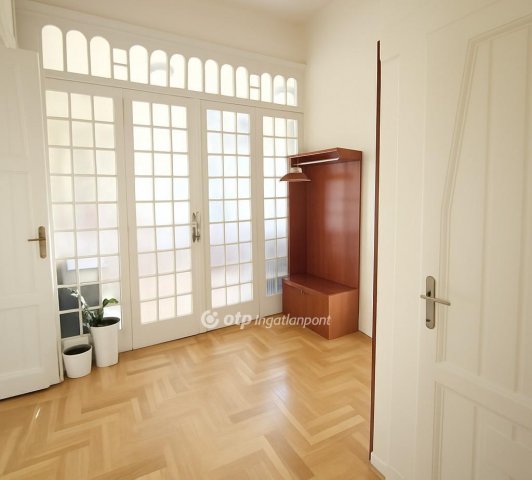 Eladó téglalakás, Székesfehérvárott 169.9 M Ft, 5 szobás