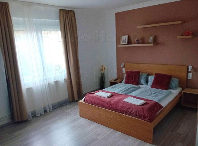 Eladó családi ház, Siófokon 260 M Ft, 12 szobás