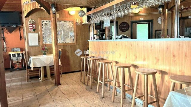 Eladó hotel, Egyházasrádócon 230 M Ft, 8 szobás