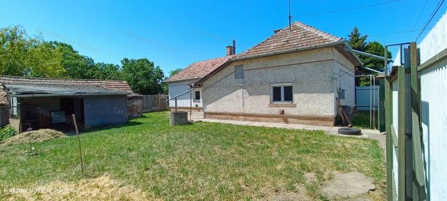 Eladó családi ház, Tiszaföldváron 17 M Ft, 3 szobás