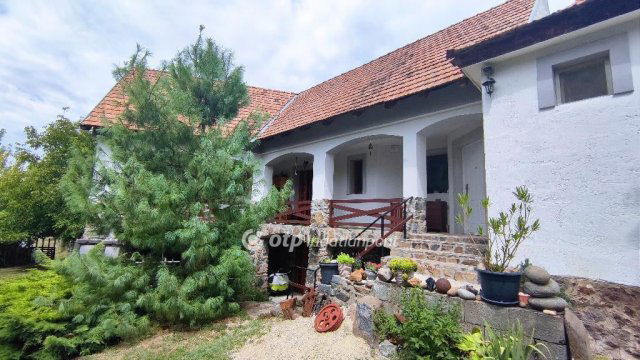 Eladó családi ház, Badacsonytördemicen 139 M Ft, 6 szobás