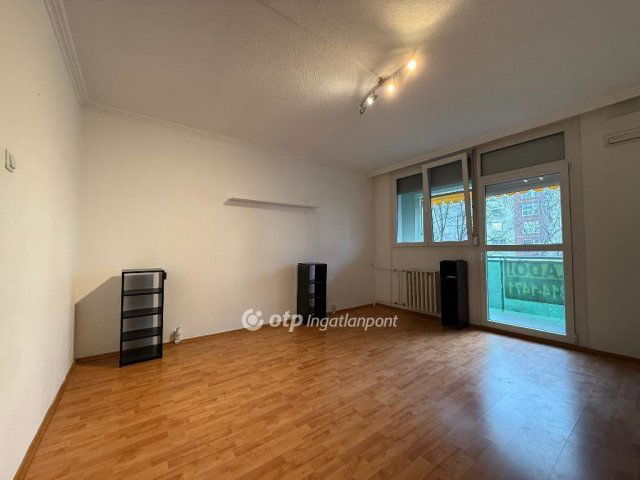 Eladó panellakás, Kecskeméten 52.9 M Ft, 1+2 szobás