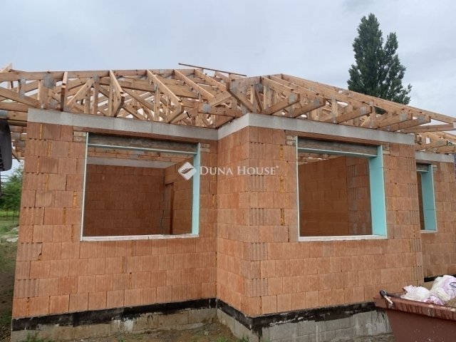 Eladó ikerház, Erdőkertesen 105 M Ft, 5 szobás