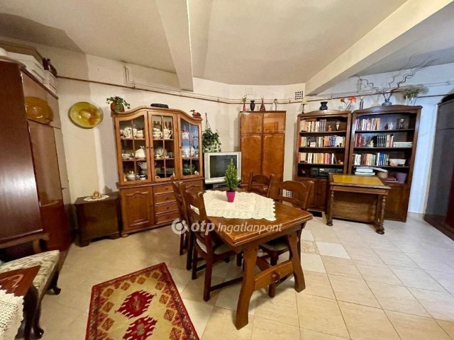 Eladó családi ház, Veszprémben 169.5 M Ft, 5 szobás