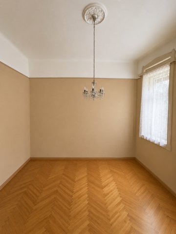 Eladó téglalakás, Budapesten, III. kerületben, Bécsi úton