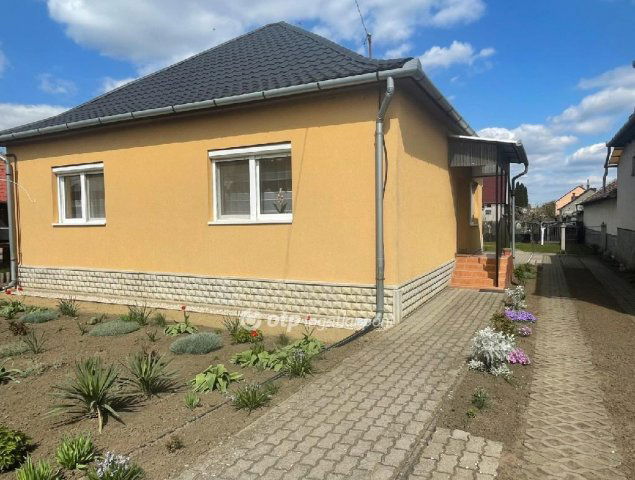 Eladó családi ház, Erdőtelken 32.5 M Ft, 2+1 szobás