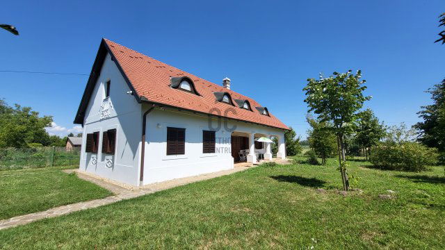 Eladó családi ház, Kiskunlacházán 220 M Ft, 4 szobás