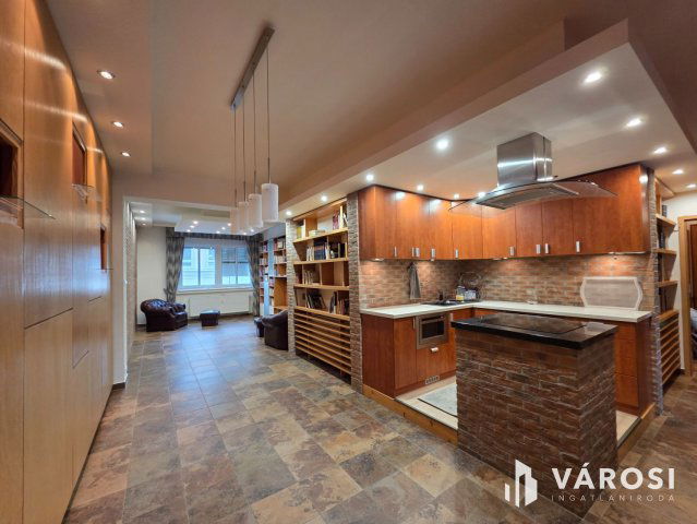 Eladó téglalakás, Győrött 98 M Ft, 3 szobás