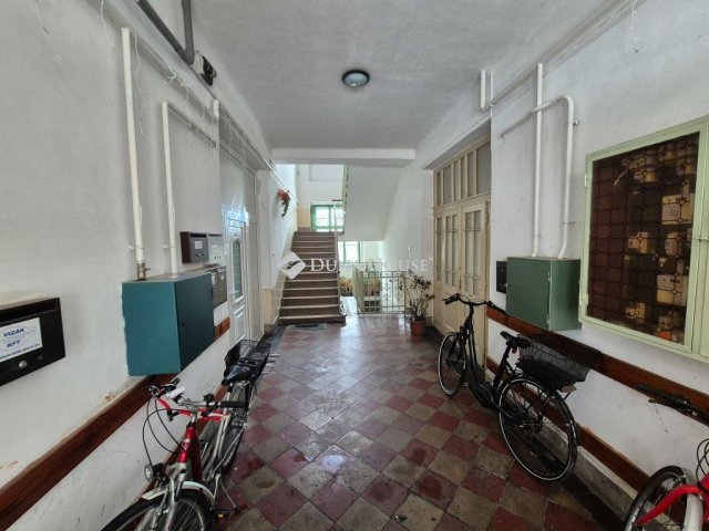 Eladó téglalakás, Ácson 31 M Ft, 3 szobás