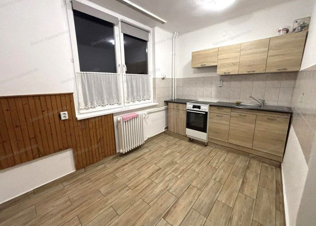 Kiadó téglalakás, albérlet, Tatabányán 130 E Ft / hó