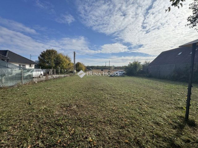 Eladó telek, Pócsmegyeren 25 M Ft / költözzbe.hu