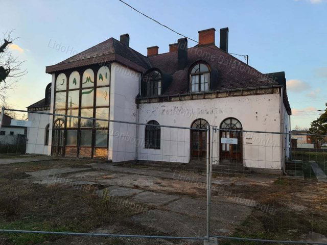 Eladó üzlethelyiség, Balatonbogláron 119 M Ft, 12 szobás