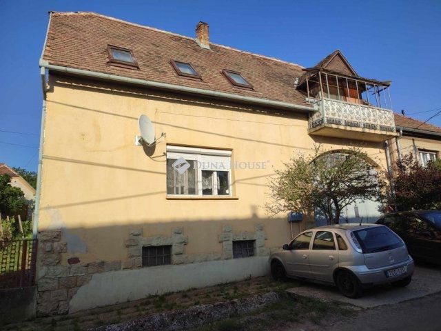 Eladó családi ház, Pécsett 50 M Ft, 5 szobás