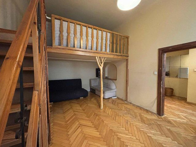 Eladó téglalakás, Budapesten, VI. kerületben, Csengery utcában