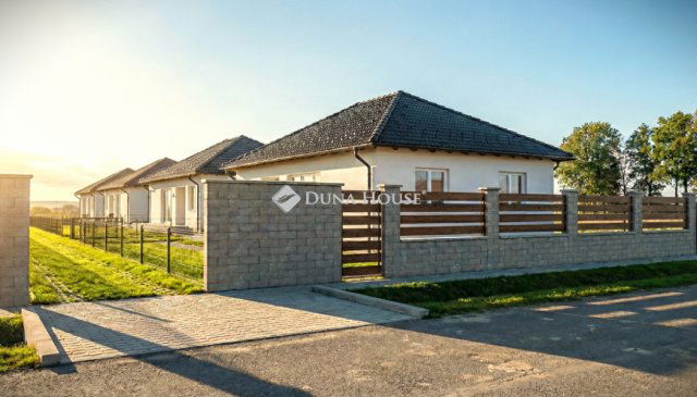 Eladó ikerház, Monoron 85.9 M Ft, 4 szobás / költözzbe.hu