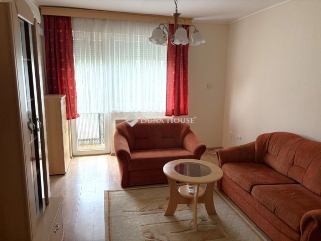 Kiadó téglalakás, albérlet, Esztergomban, Irinyi János utcában