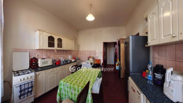 Eladó családi ház, Mezőkeresztesen 14 M Ft, 2 szobás