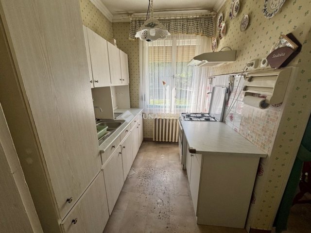 Eladó családi ház, Neszmélyen 65 M Ft, 3 szobás