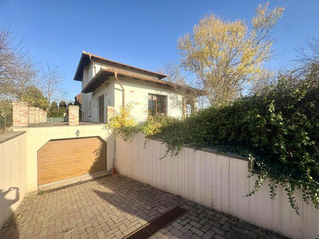 Eladó családi ház, Felsőlajoson 100 M Ft, 4 szobás