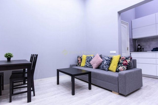 Eladó téglalakás, Budapesten, VI. kerületben 130 M Ft, 5 szobás