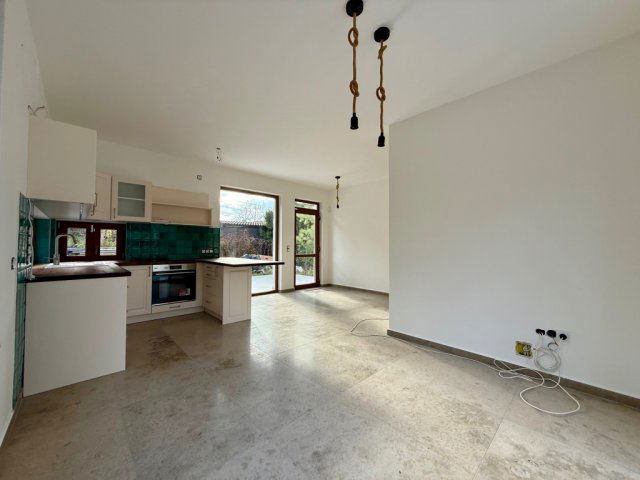 Eladó nyaraló, Tihanyban 189.9 M Ft, 5 szobás