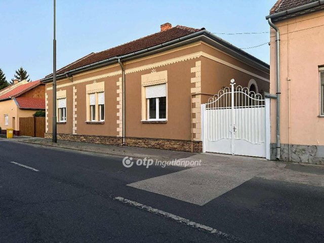 Eladó családi ház, Békéscsabán 84.9 M Ft, 3 szobás