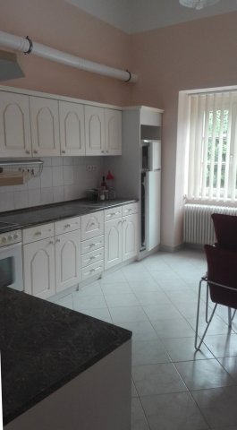 Kiadó iroda, Pécsett, Király utcában 140 E Ft / hó, 2 szobás