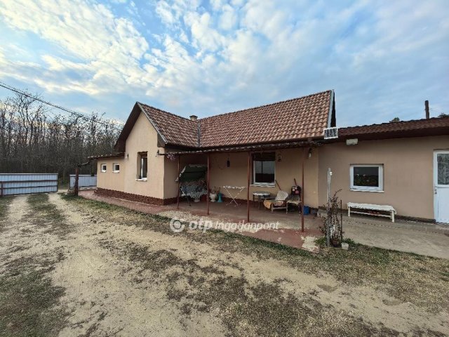 Eladó családi ház, Hajdúsámsonon 51.9 M Ft, 2 szobás