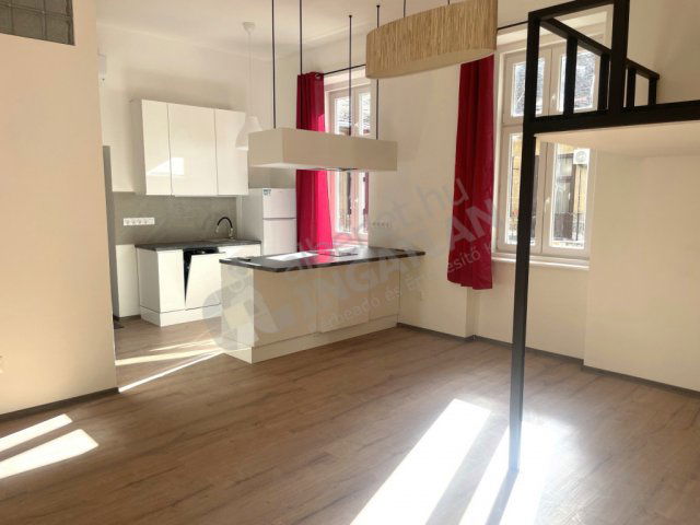 Kiadó téglalakás, albérlet, VI. kerületben, Nagymező utcában