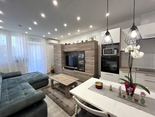 Eladó panellakás, Dunaújvárosban 46.5 M Ft, 2+1 szobás