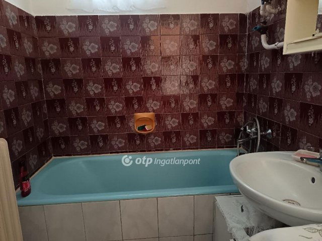 Eladó családi ház, Sárándon 32 M Ft, 2 szobás