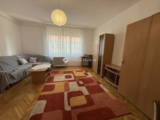Kiadó téglalakás, albérlet, Pécsett 160 E Ft / hó, 1 szobás