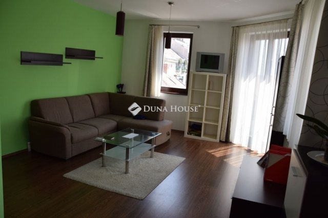 Kiadó téglalakás, albérlet, Pécsett 220 E Ft / hó, 3 szobás