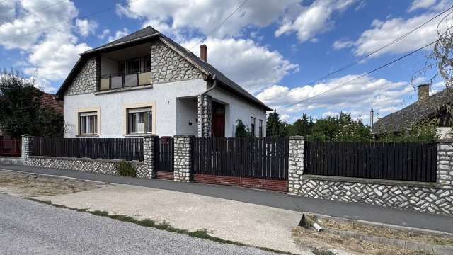Eladó családi ház, Parasznyán 32.9 M Ft, 2+2 szobás