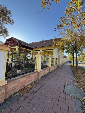 Eladó családi ház, Szarvason 160 M Ft, 5+1 szobás