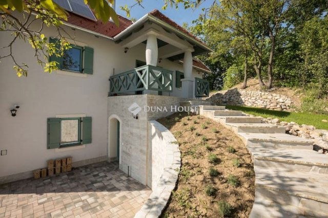 Eladó családi ház, Pécselyen 229.9 M Ft, 4 szobás