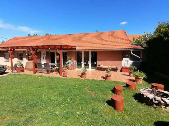 Eladó családi ház, Budakeszin 109 M Ft, 5 szobás