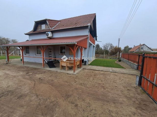 Eladó családi ház, Csemőn 39.6 M Ft, 3 szobás