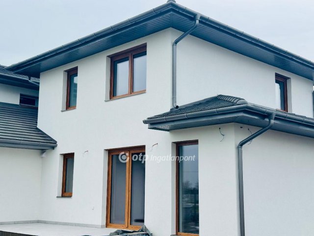 Eladó ikerház, Debrecenben 169 M Ft, 4 szobás